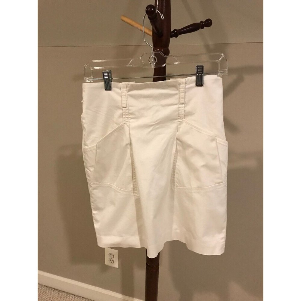 BCBG MAXAZRIA Denim Skirt White Size 02 Exposed Back Zip GREAT CONDITION